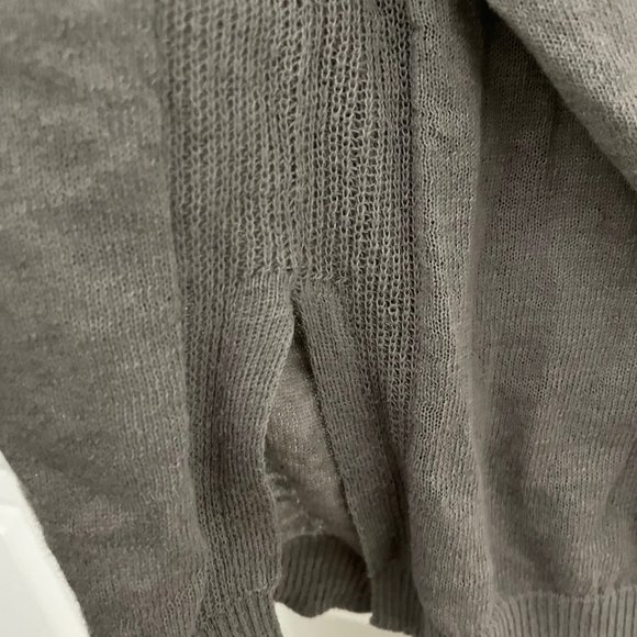 Long Sleeved Gap V-Neck Sweater - Picture 4 of 5